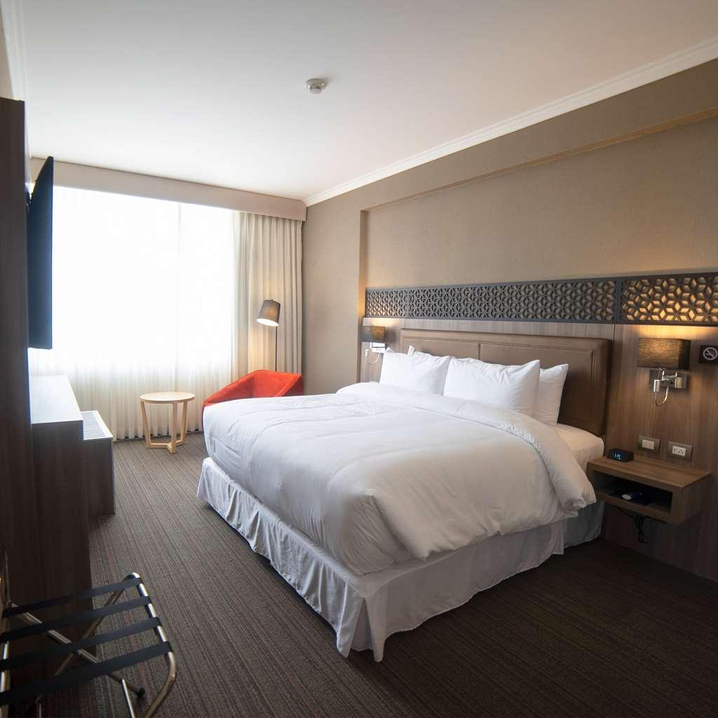 Doubletree By Hilton Trujillo Hotel Encalada Szoba fotó
