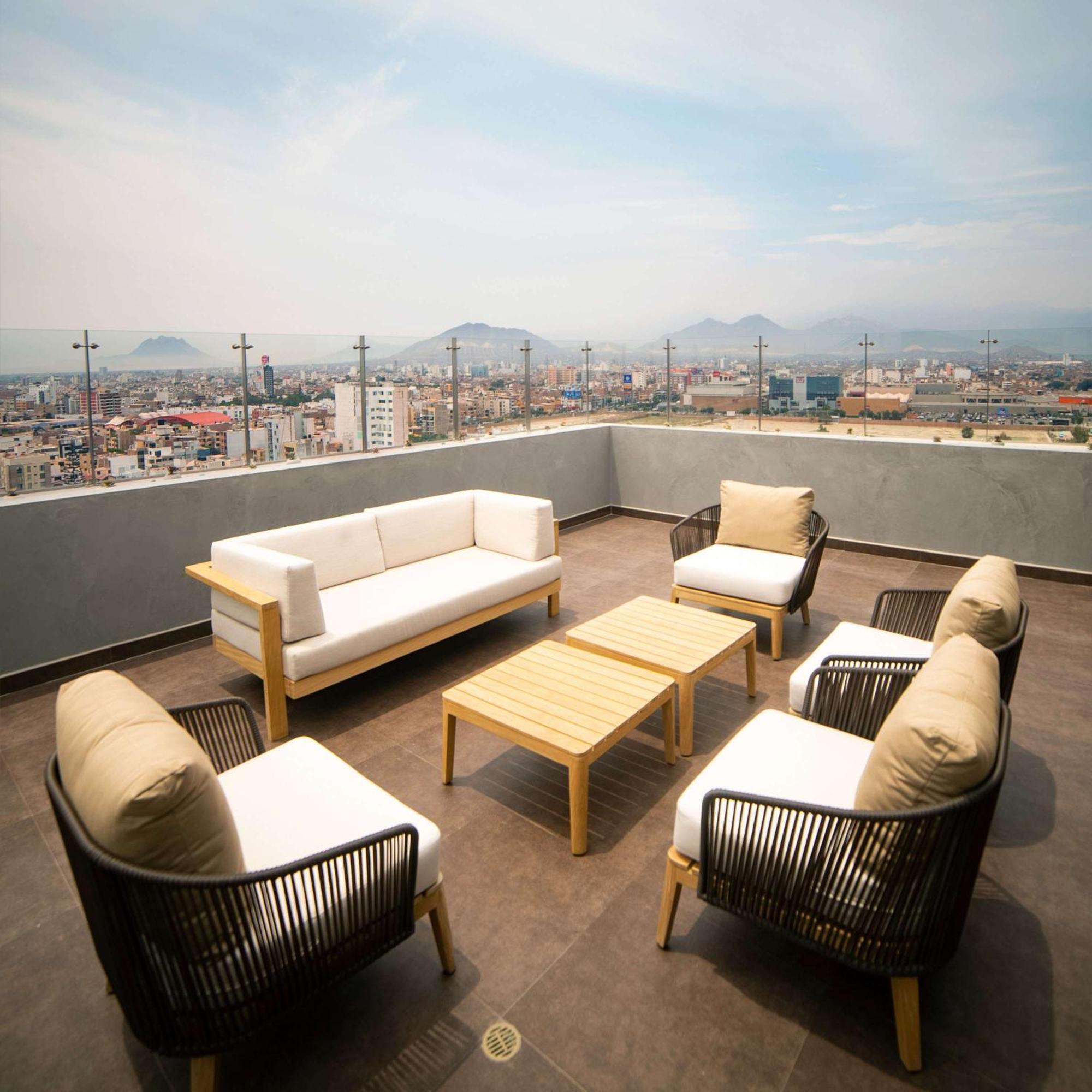 Doubletree By Hilton Trujillo Hotel Encalada Kültér fotó