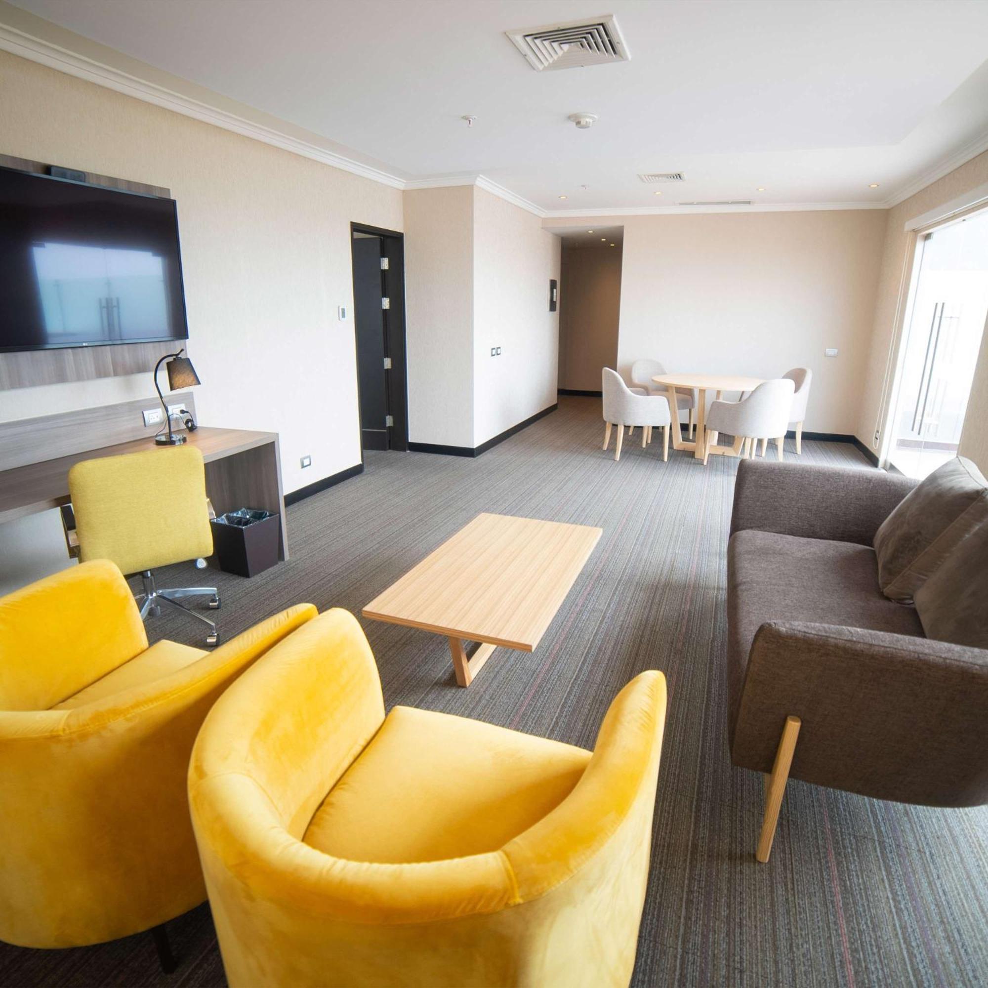 Doubletree By Hilton Trujillo Hotel Encalada Kültér fotó